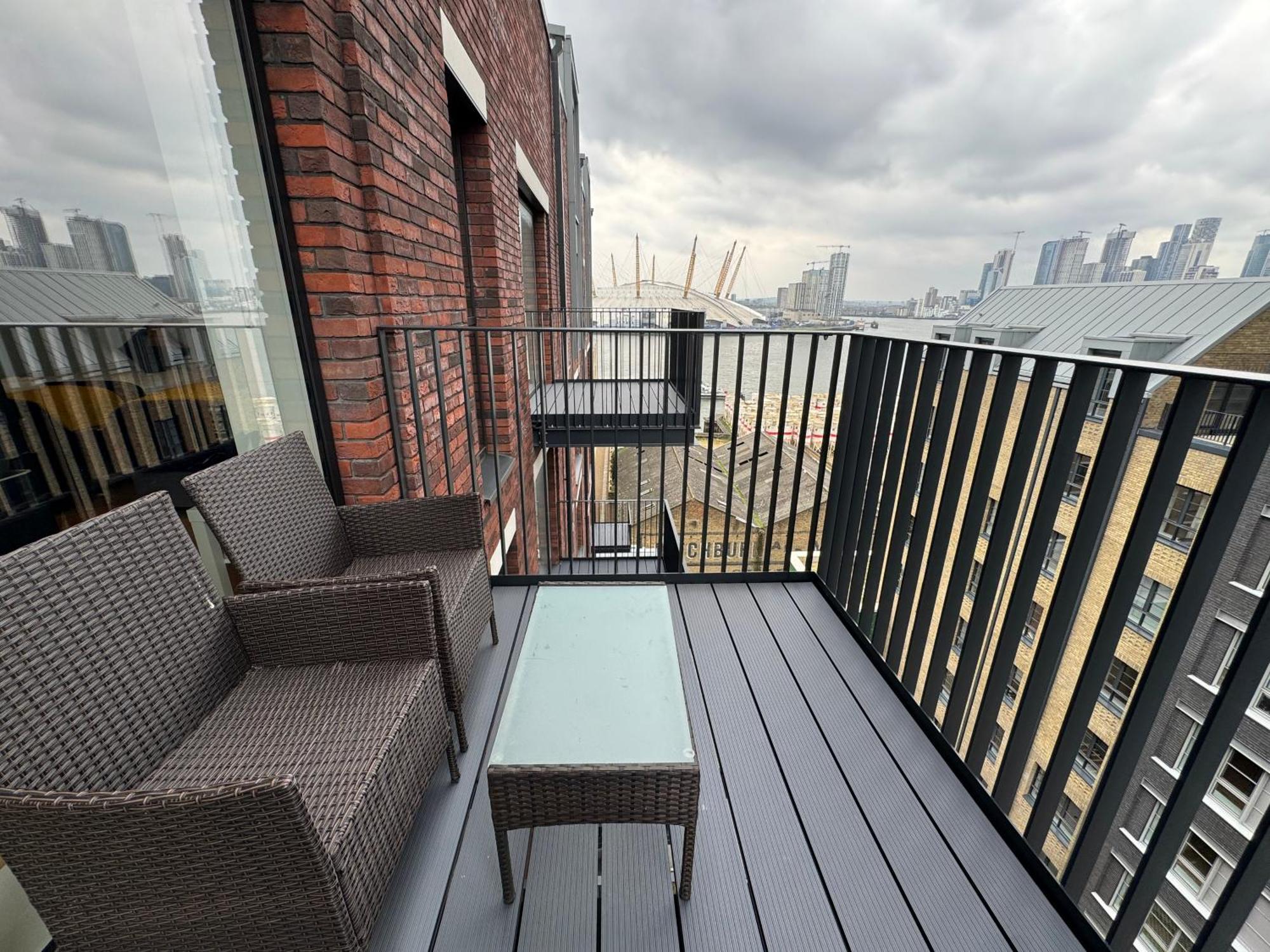 Apartament London Luxury Flat With Balcony, River View, O2 Arena, Excel, Canary Wharf, Station Zewnętrze zdjęcie